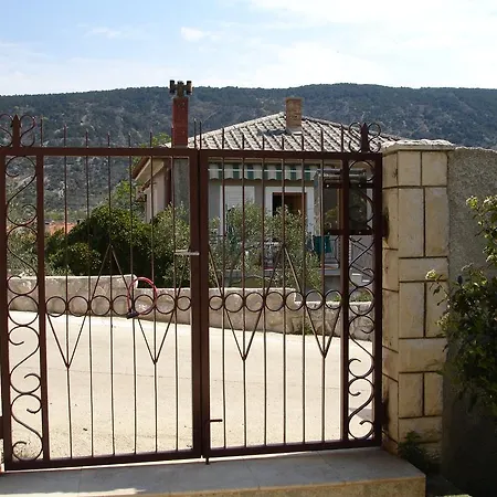 Dezelic Cres
