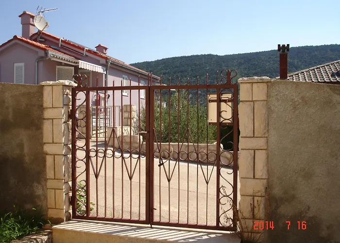 Dezelic Cres