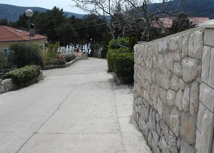 Apartament Dezelic *